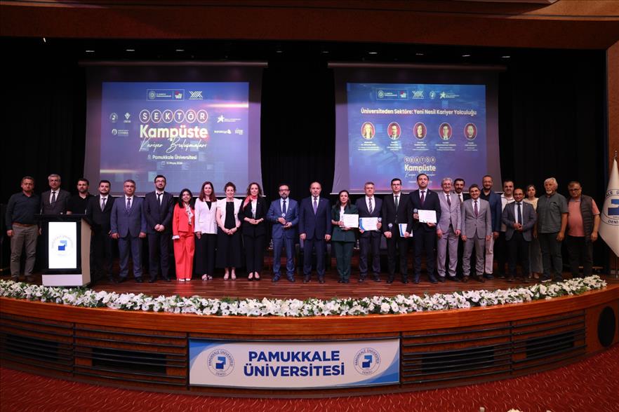 universiteden-sektore-yeni-nesil-kariyer-yolculugu-paneli-yogun-ilgi-gordu-2026