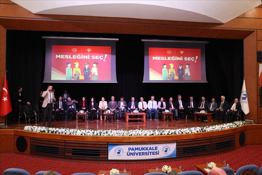 rektor-prof-dr-gungor-denizlili-universite-ogrenci-adaylarina-pauyu-anlatti