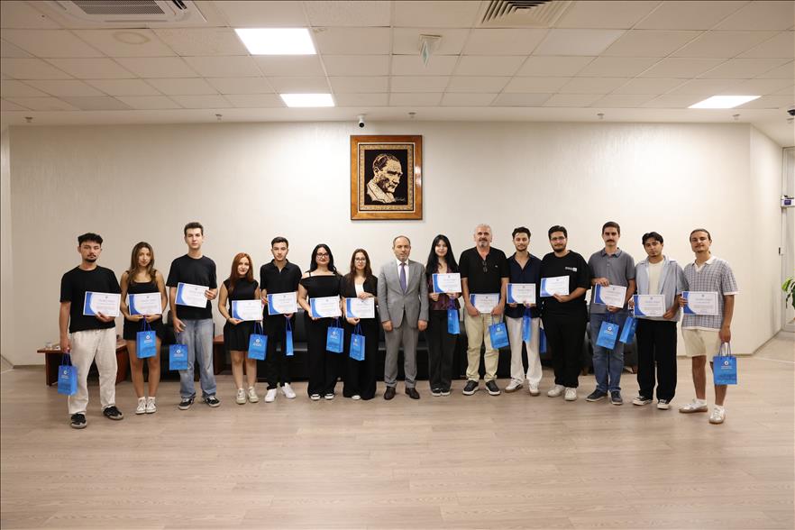 viyanadan-birincilik-ile-donen-pamukkale-universitesi-coksesli-korosuna-rektor-gungorden-tesekkur