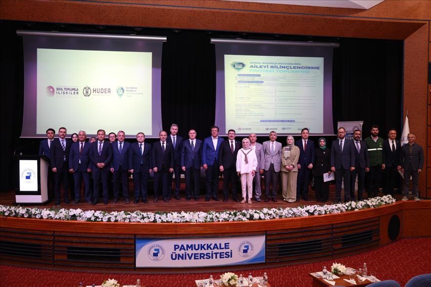 rektor-gungor-aileni-koru-sanal-bahisle-mucadelede-aileyi-bilinclendirme-projesi-toplantisina-katildi
