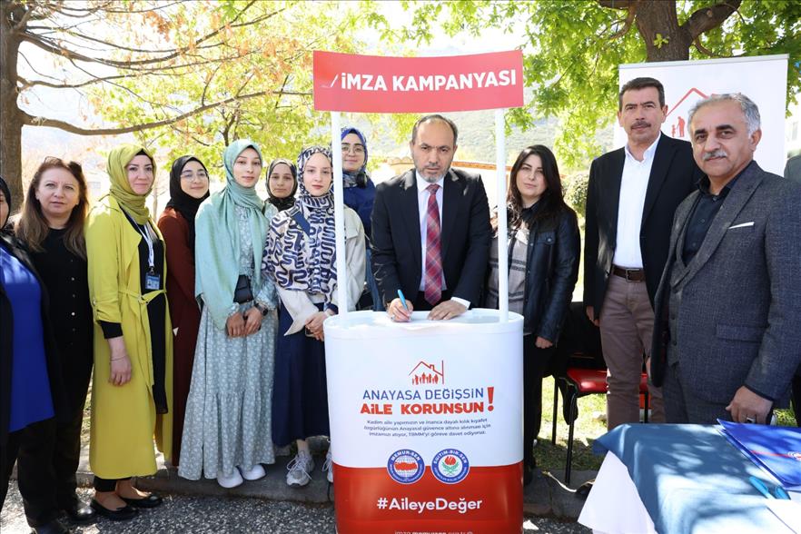 rektor-prof-dr-gungorden-memur-senin-baslattigi-anayasa-degissin-aile-korunsun-imza-kampanyasina-destek
